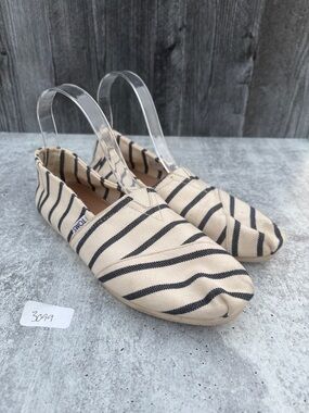 TOMS Classic stripped alpargatas in EUC - size 8
